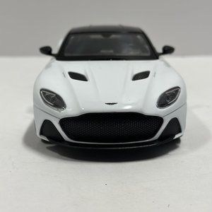 ASTON MARTIN DBS SUPERLEGGERA WHITE 1/24 DIECAST MODEL CAR BY WELLY